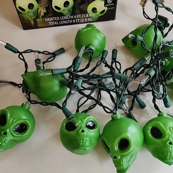 2 boxes of Green Alien Head String Lights (10) mini lights -Clear Indoor/Outdoor - Picture 4 of 5